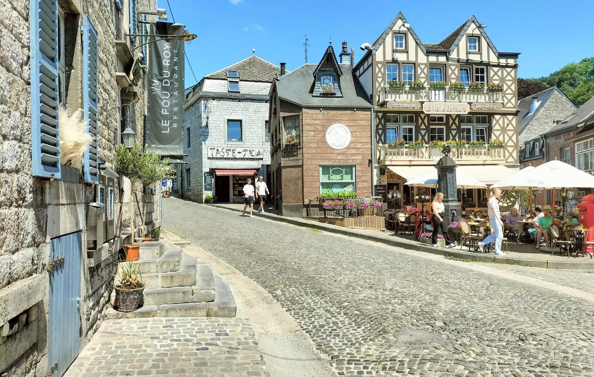 Nice Home In Somme-Leuze With Wifi Exterior foto